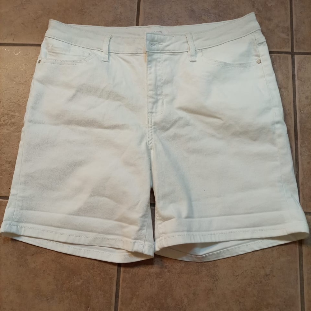 LC Stretchy white jean shorts